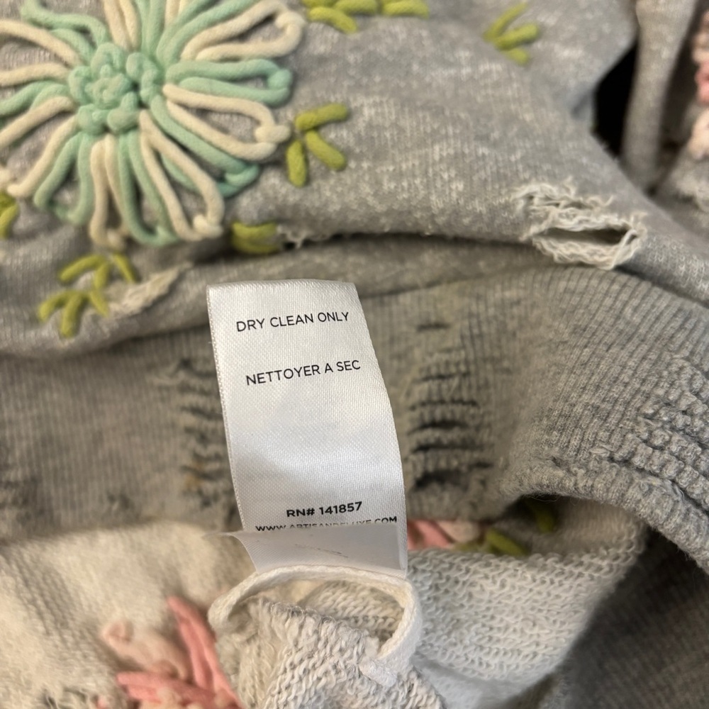 Anthropologie Artisan De Luxe Distressed Sweatshirt Floral Yarn Embroidery RARE - Picture 6 of 9